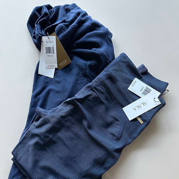 Alala 2 piece navy set cardigan and leggings size Medium and Large - Picture 1 of 9